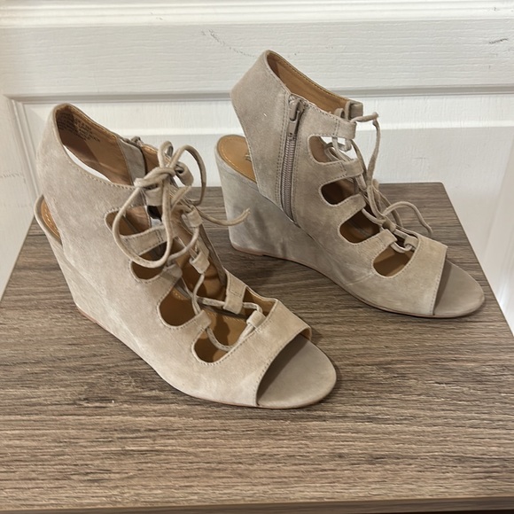STEVE MADEN WHISTLER WOMEN WEDGE SANDAL TAUPE SIZE 8.5m - Picture 2 of 8